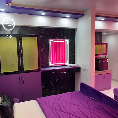 Dolphin Inn & Suites Manhattan Лакнау Екстериор снимка