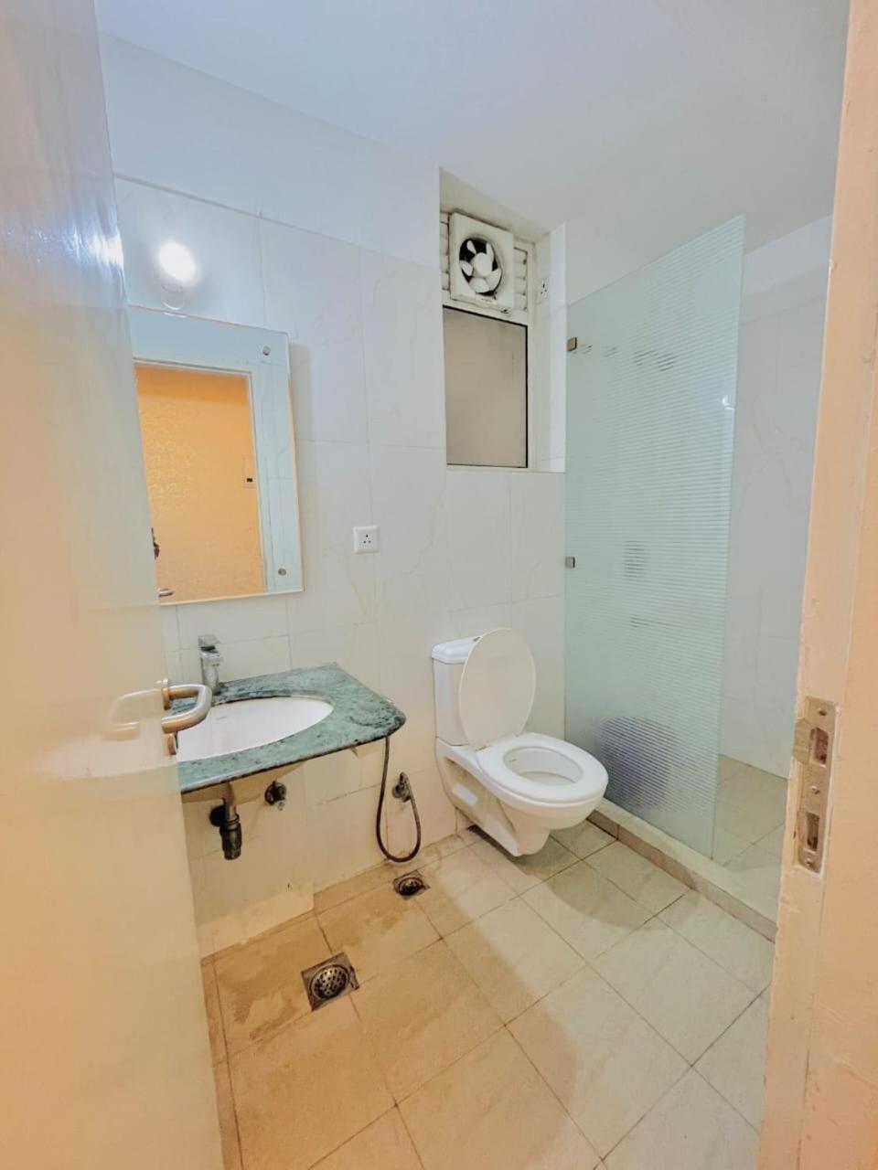 Dolphin Inn & Suites Manhattan Лакнау Екстериор снимка