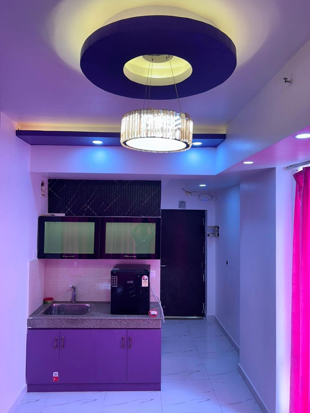 Dolphin Inn & Suites Manhattan Лакнау Екстериор снимка