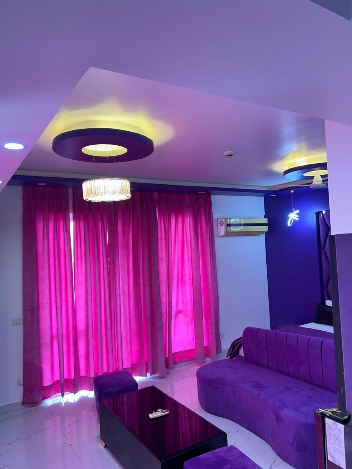 Dolphin Inn & Suites Manhattan Лакнау Екстериор снимка