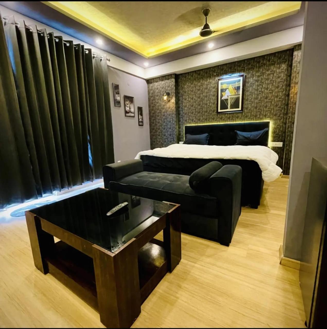 Dolphin Inn & Suites Manhattan Лакнау Екстериор снимка