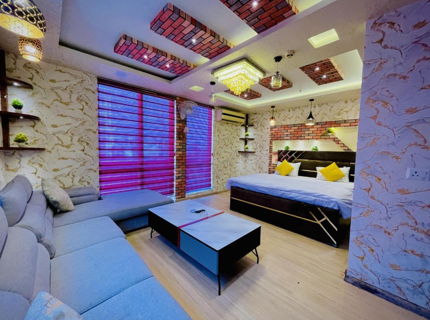 Dolphin Inn & Suites Manhattan Лакнау Екстериор снимка