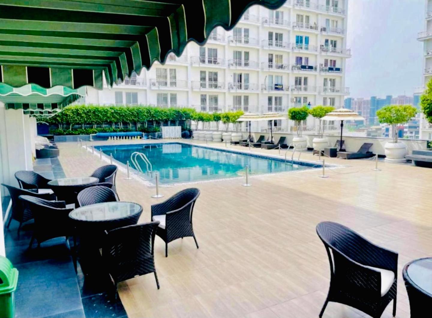 Dolphin Inn & Suites Manhattan Лакнау Екстериор снимка