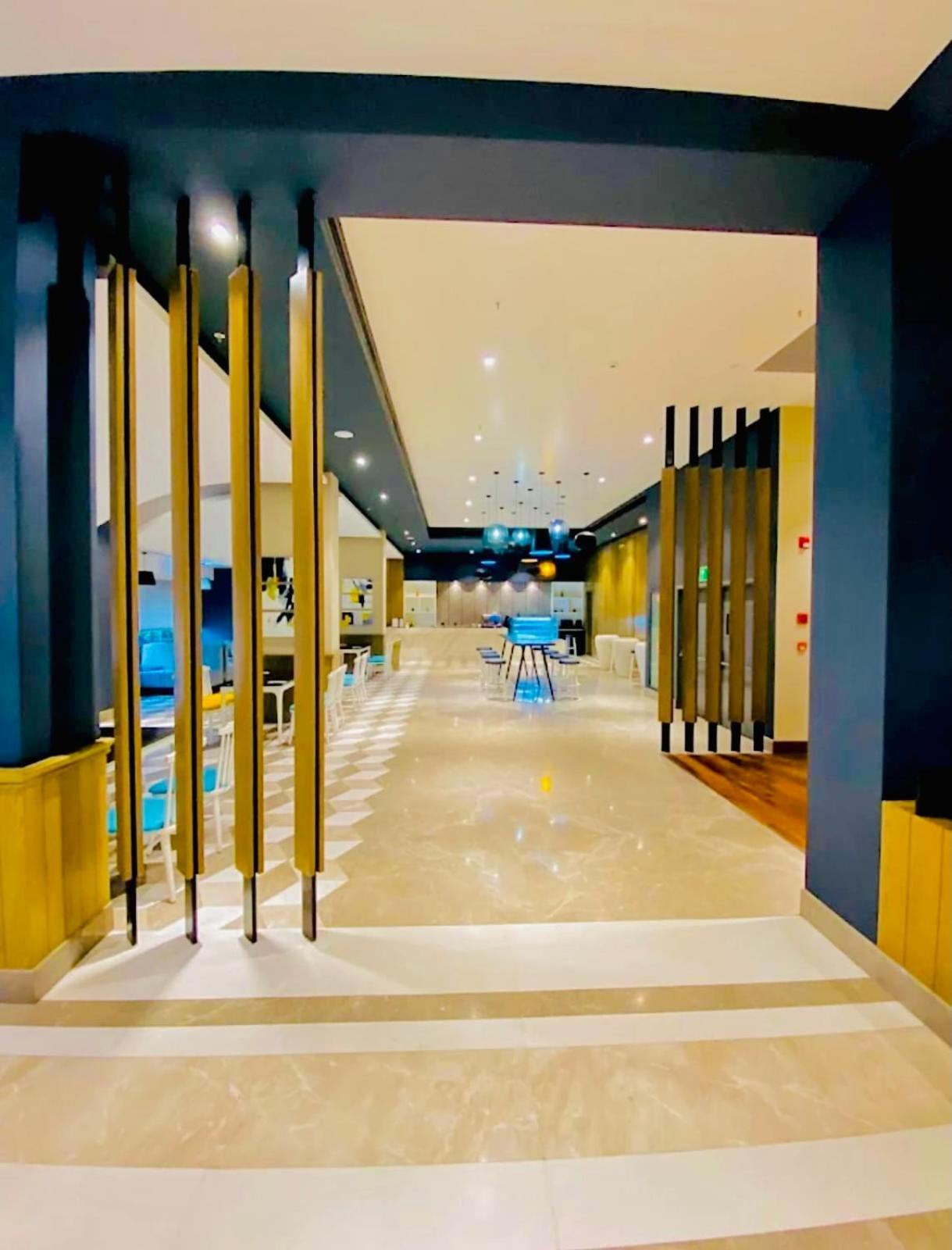 Dolphin Inn & Suites Manhattan Лакнау Екстериор снимка